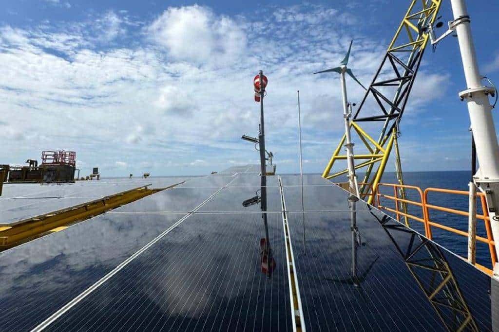 pahros-marine-solar-power-2